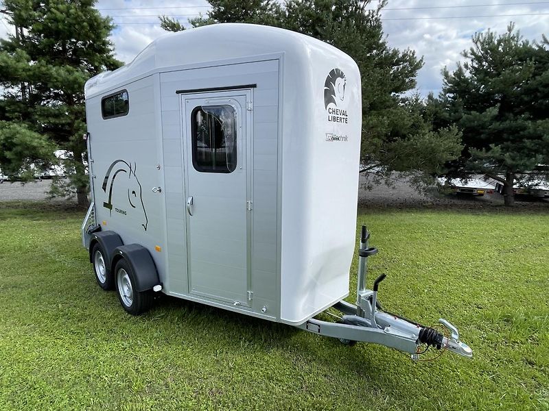 Cheval Liberté (2026) Touring Country, BÍLÝ - fotka 3 z 33