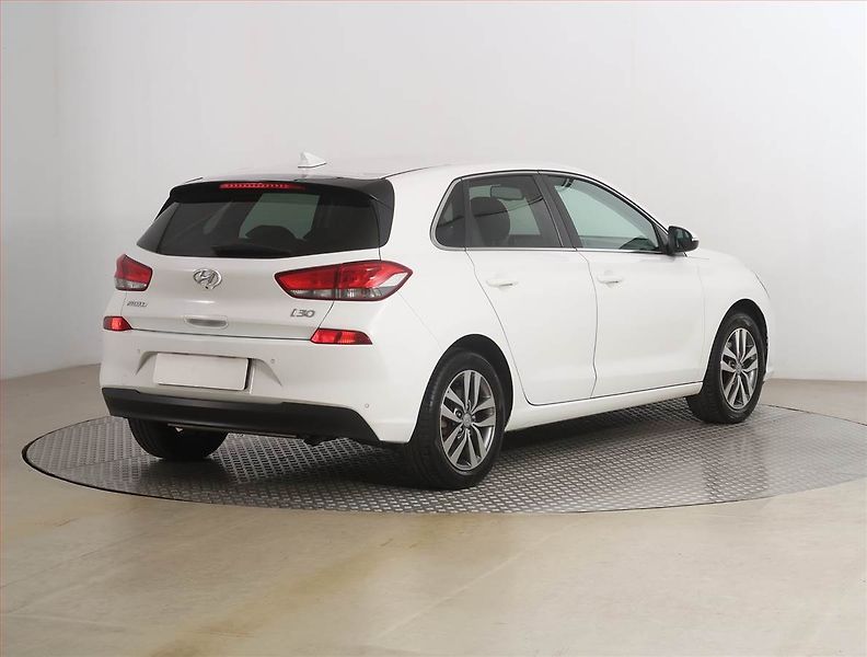 Hyundai i30 (2018) 1.4 CVVT, Serv.kniha, Tempomat - fotka 5 z 18