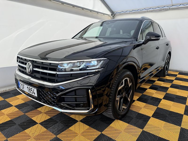 Volkswagen Touareg 3.0d*DPH*R-LINE*Final Edition* - fotka 2 z 50