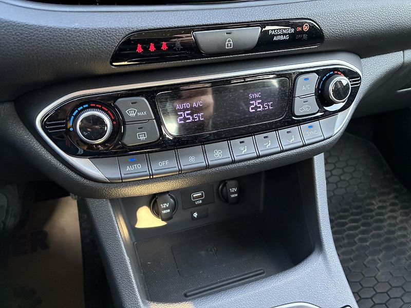 Hyundai i30 HB 1.5DPI 81kW REZERVACE - fotka 20 z 30
