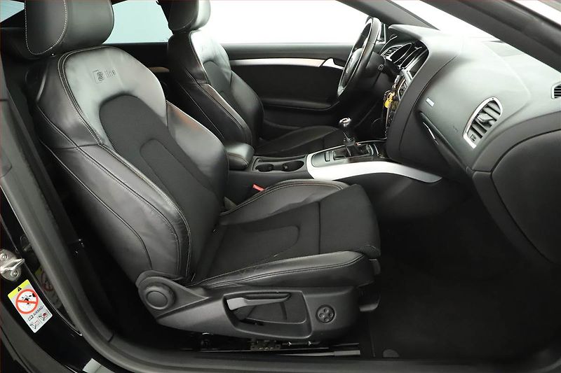 Audi A5 (2009) S-Line 2.0 TFSI, Xenony - fotka 7 z 14