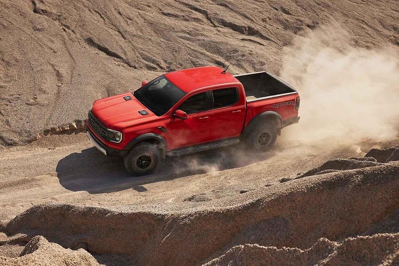 Ford Ranger Raptor v plné jízdě