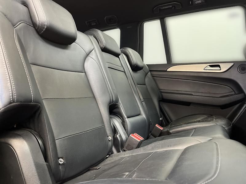 Mercedes-Benz GLS 350d 4MATIC AMG Line - fotka 22 z 25