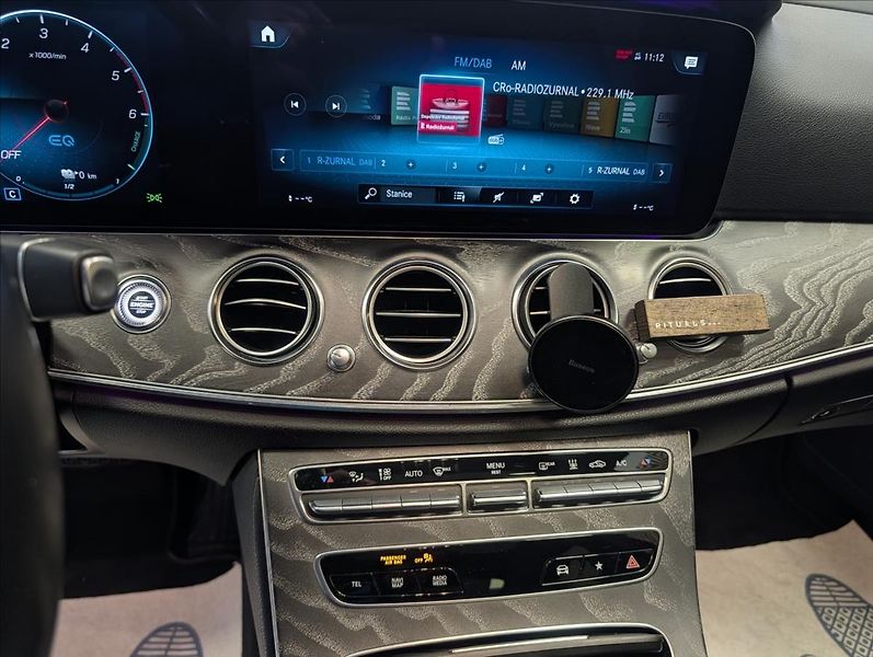 Mercedes-Benz Třídy E E300 DE EQ POWER 225 KW AMG - fotka 20 z 41