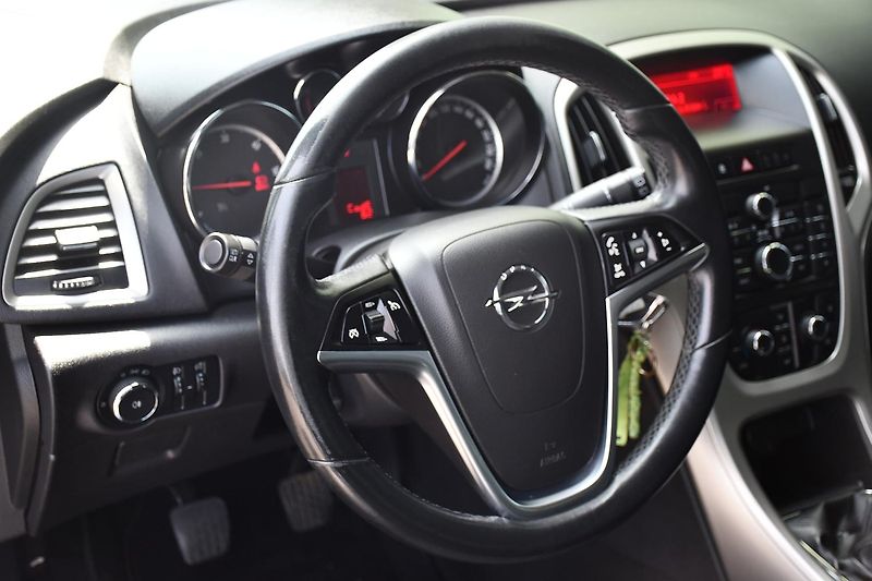 Opel Astra 1.7CDTi SPORTS TOURER - fotka 16 z 31