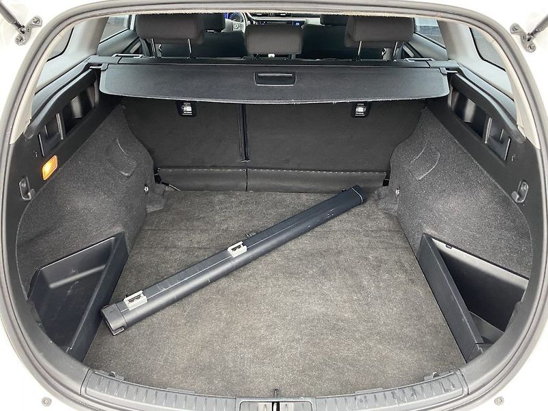 Toyota Auris 1.4D, ČR, Active, manual - fotka 29 z 31