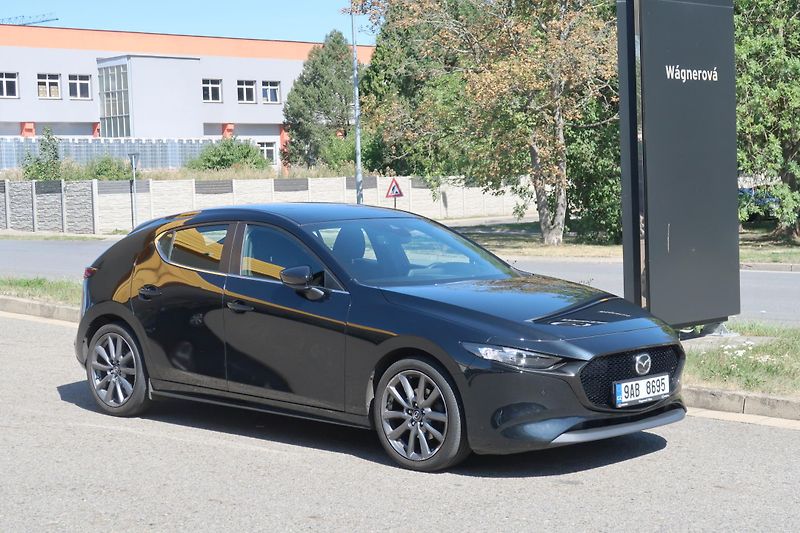 Mazda 3 HB 2,0 G150 AT Plus ČR,servisk - fotka 2 z 37