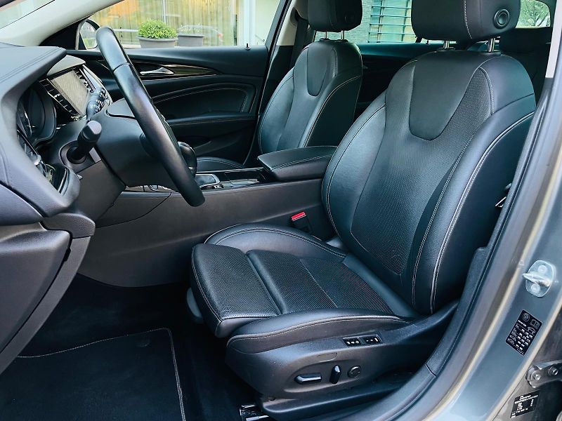 Opel Insignia 2.0CDTi MAN SERVISKA TAŽNÉ LED - fotka 30 z 55