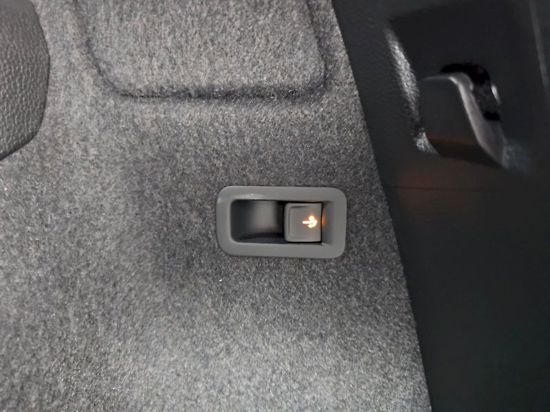 Škoda Karoq (2025) 2.0TSi 140kW 4X4 SPORTLINE TAŽ - fotka 31 z 35