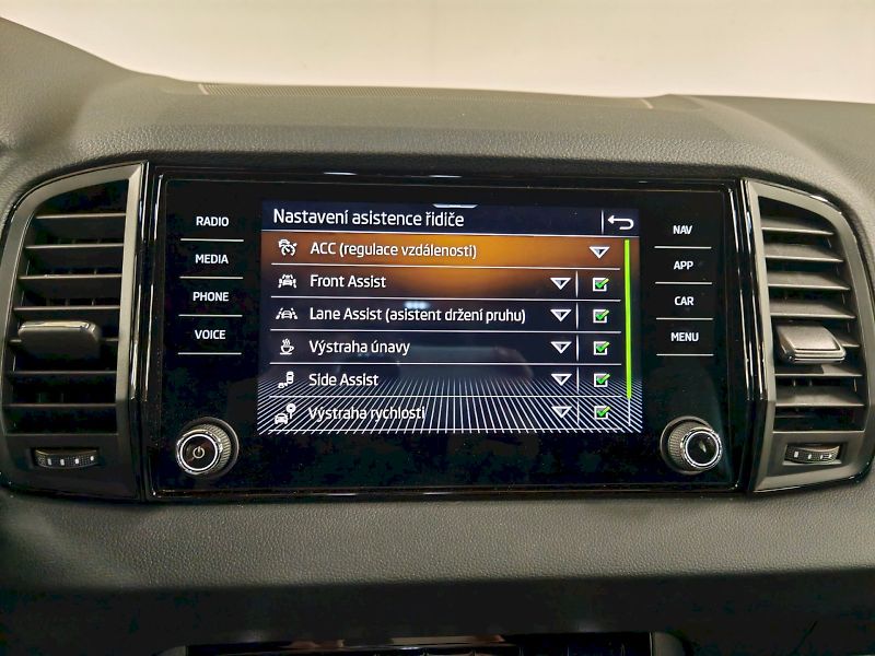 Škoda Karoq (2025) 1.5 TSI 110 kW DSG Sportline - fotka 11 z 31