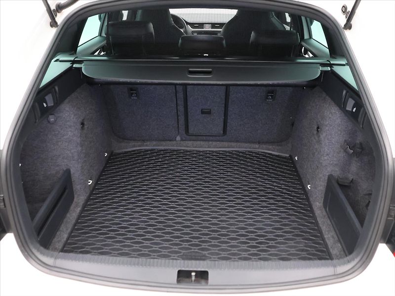Škoda Octavia 2,0 TDI 135kW Xenon RS - fotka 10 z 31