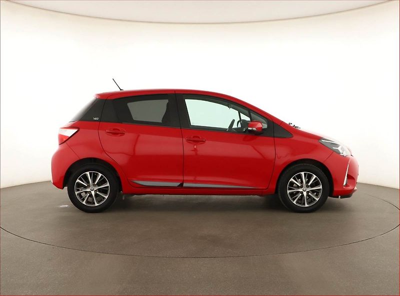 Toyota Yaris (2020) Y20 1.5 Dual VVT-i, ČR,1.maj - fotka 6 z 13
