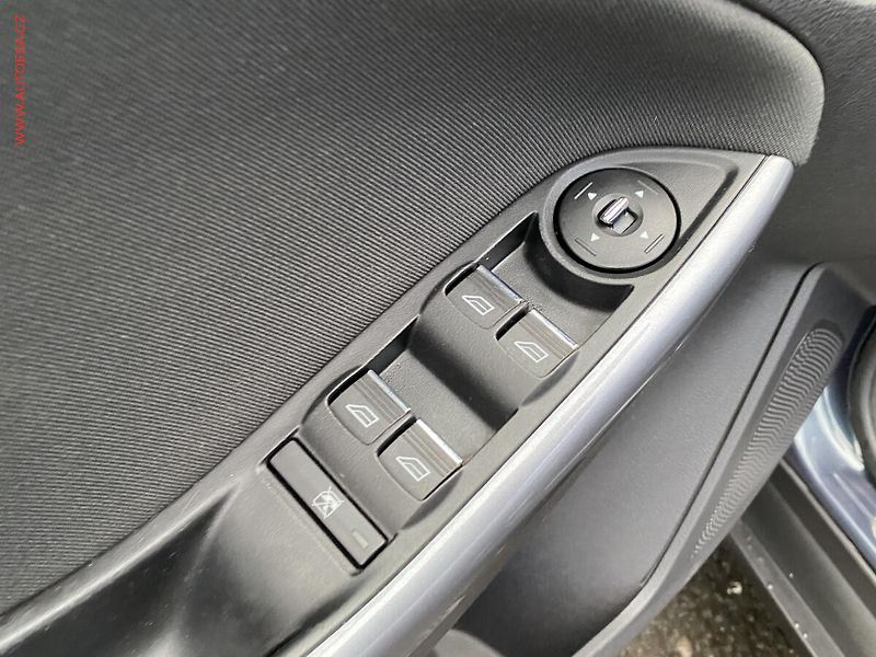 Ford Focus (2012) 1.6TDCi, ČR, AC, tempo - fotka 13 z 16