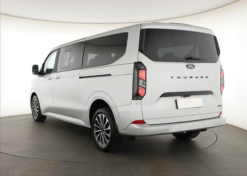 Ford Tourneo Custom (2025) 2.0 EcoBlue AWD - fotka 4 z 20