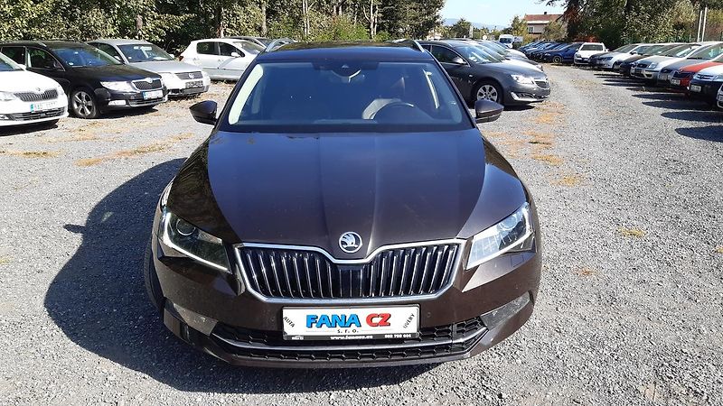 Škoda Superb 2.0 TSI Laurin&Klement DSG 4x4 - fotka 2 z 34