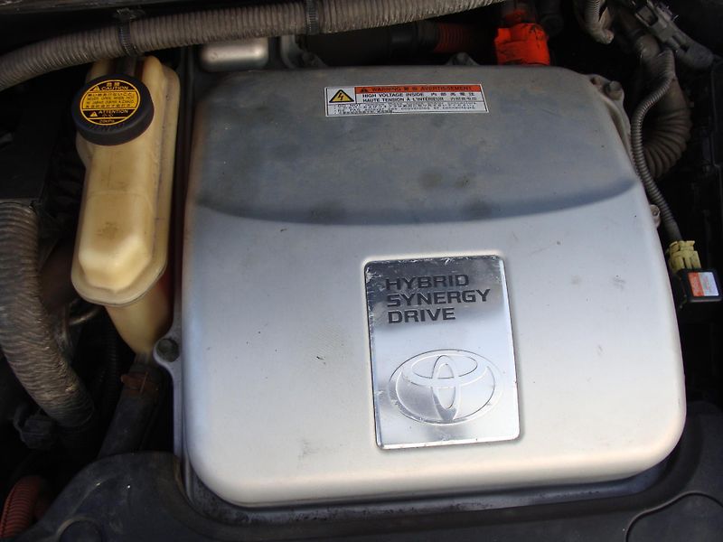 Toyota Prius 1.5i/E, 57 kW, REZERVACE - fotka 25 z 30