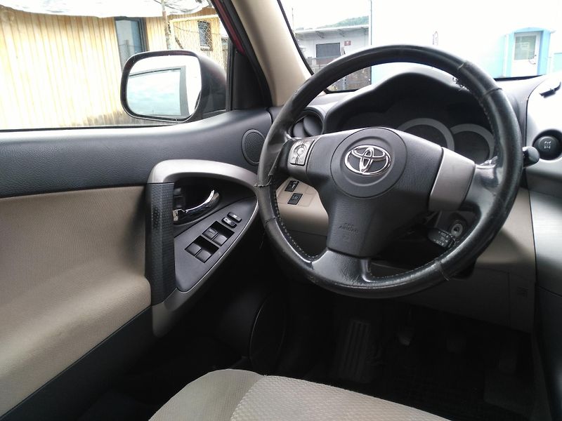 Toyota RAV4 2,2 D-4D - fotka 10 z 31