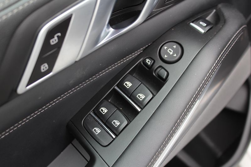 BMW X5 xDrive30d - fotka 10 z 28