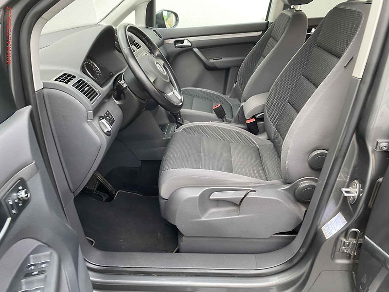 Volkswagen Touran (2013) 2.0 TDi, Comfortline, DSG - fotka 9 z 17