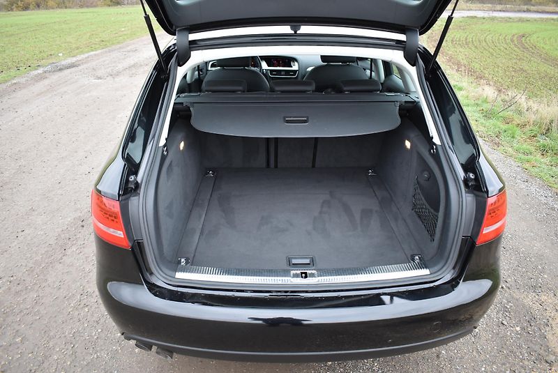 Audi A4 2,0 TDI S-LINE,NAVI,SERVISKA - fotka 11 z 18
