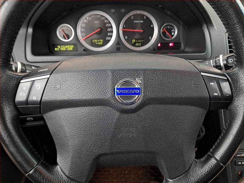Volvo XC90 (2011) D5, 4X4, Automat, 7 míst - fotka 18 z 22