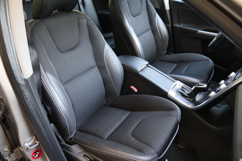 Volvo XC60 D4 2.0 133kW AT DPH - fotka 48 z 50