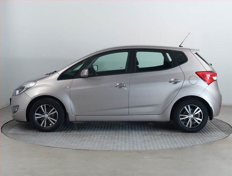 Hyundai ix20 (2015) 1.4 CRDi, Serv.kniha - fotka 3 z 16