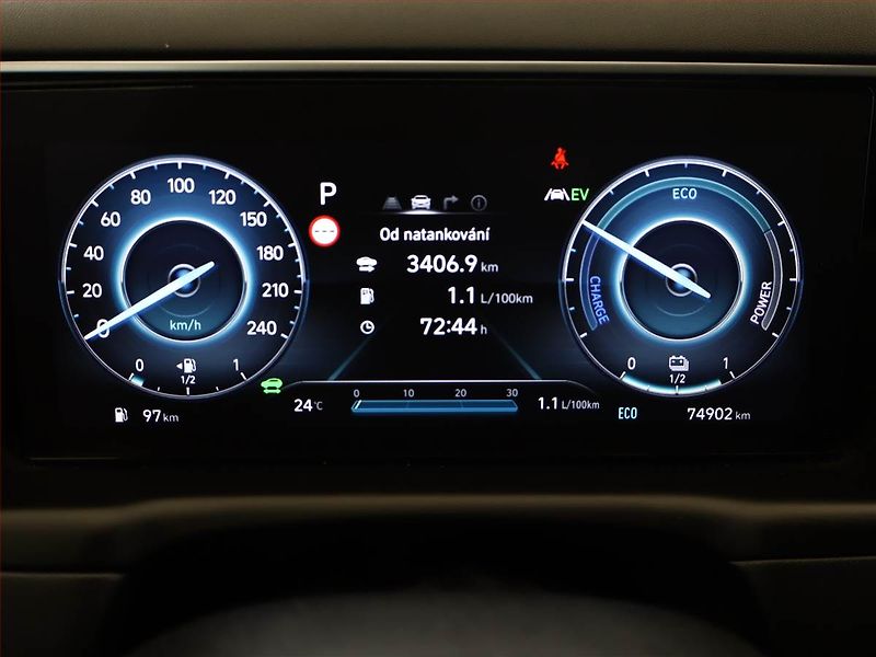 Hyundai Tucson (2022) 1.6 T-GDI PHEV - fotka 9 z 22