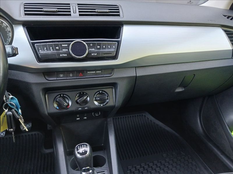 Škoda Fabia 1,2 TSI 66KW KOMBI - fotka 14 z 19