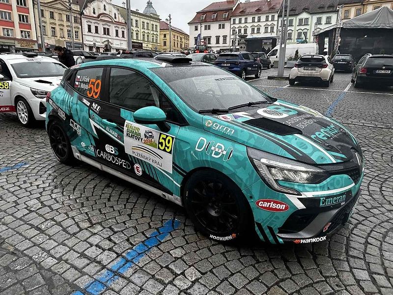 Tragédie, která se odehrála v rámci 58. ročníku Rallye Šumava, kdy po nehodě zemřela navigátorka Alena Krejčíková (41), nezasáhla jen příznivce rallye, ale její kamarády, jelikož byla na Klatovsku doma.