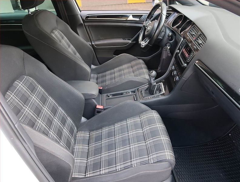 Volkswagen Golf (2016) 2.0 TDI GTD, Serv.kniha, Navi - fotka 9 z 20