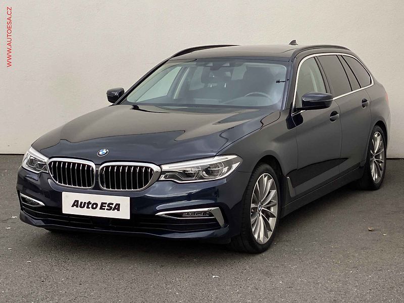 BMW Řada 5 (2018) 2.0 530i xDrive, LuxuryLine - fotka 3 z 21