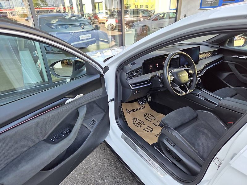 Škoda Superb (2026) 2.0 TDI Sportline - fotka 11 z 49