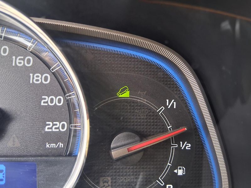 Toyota RAV4 PREMIUM 2.2 D-CAT 4x4 110 kW - fotka 25 z 32