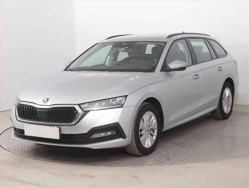Škoda Octavia (2022) Ambition 2.0 TDI, ČR,1.maj - fotka 2 z 15