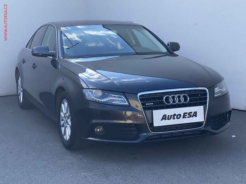 Audi A4 (2010) 2.0 TDi quattro, Bixen, park - fotografie inzerátu