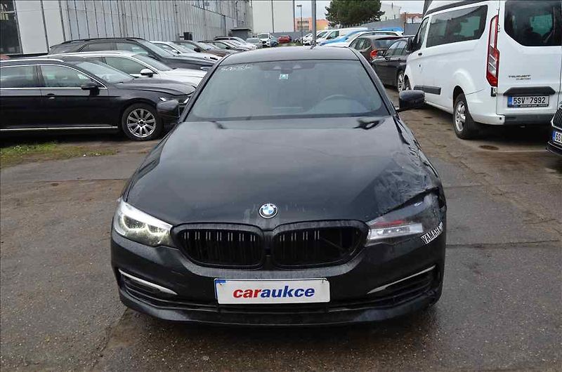 BMW Řada 5 (2017) 520D - fotka 2 z 20