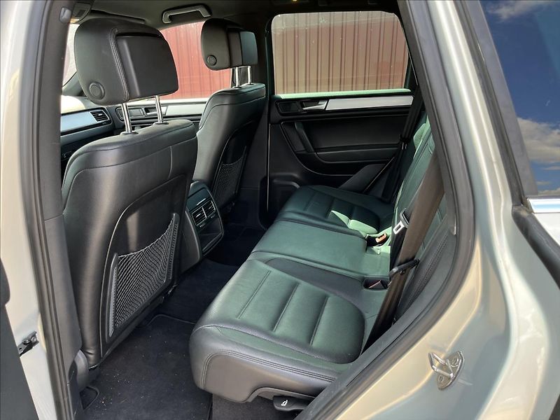 Volkswagen Touareg 3,0 TDi V6 180KW 4x4 TAŽNÉ - fotka 13 z 50