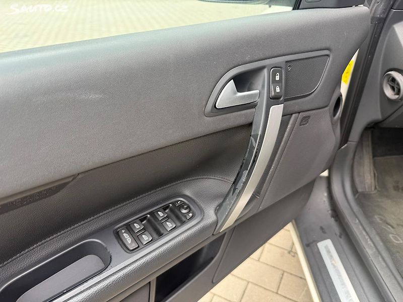 Volvo C70 (2007) 2.4D, 132kw Kabrio Automat - fotka 15 z 21