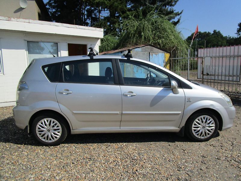 Toyota Corolla Verso 2,0D-85KW - fotka 5 z 17