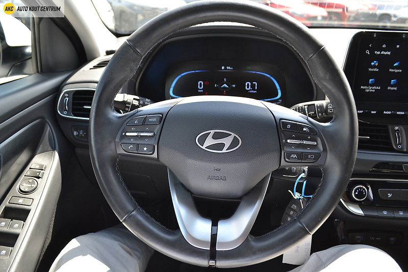 Hyundai i30 WG 1,5I MT SMART FAMILY NAVI - fotka 28 z 43