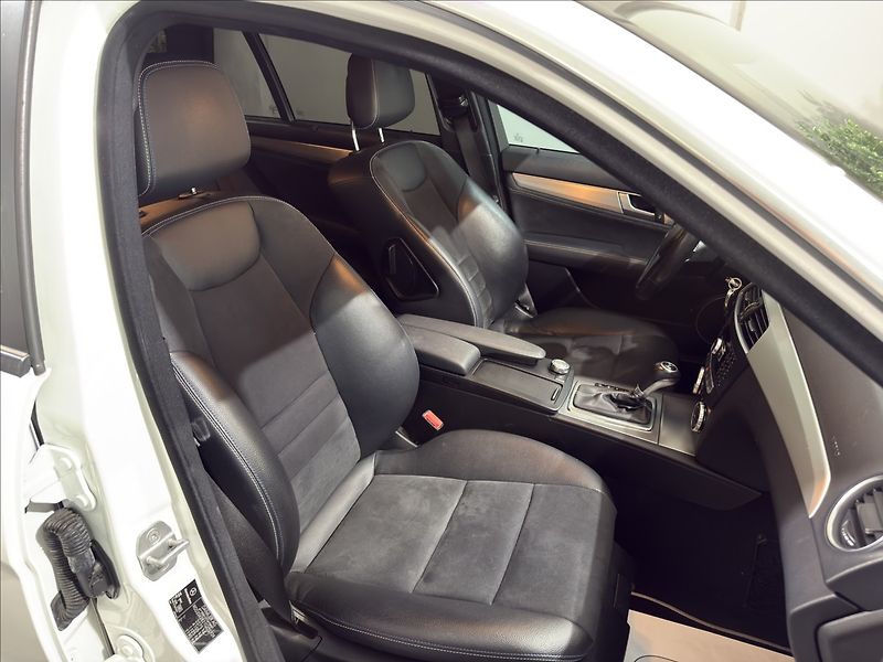 Mercedes-Benz Třídy C 2,2   250CDI 4MATIC AVANTGARDE - fotka 24 z 28