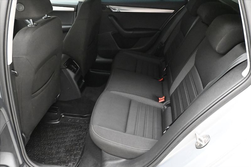 Škoda Octavia 1,6 TDI 85kW Ambition Záruka a - fotka 14 z 29