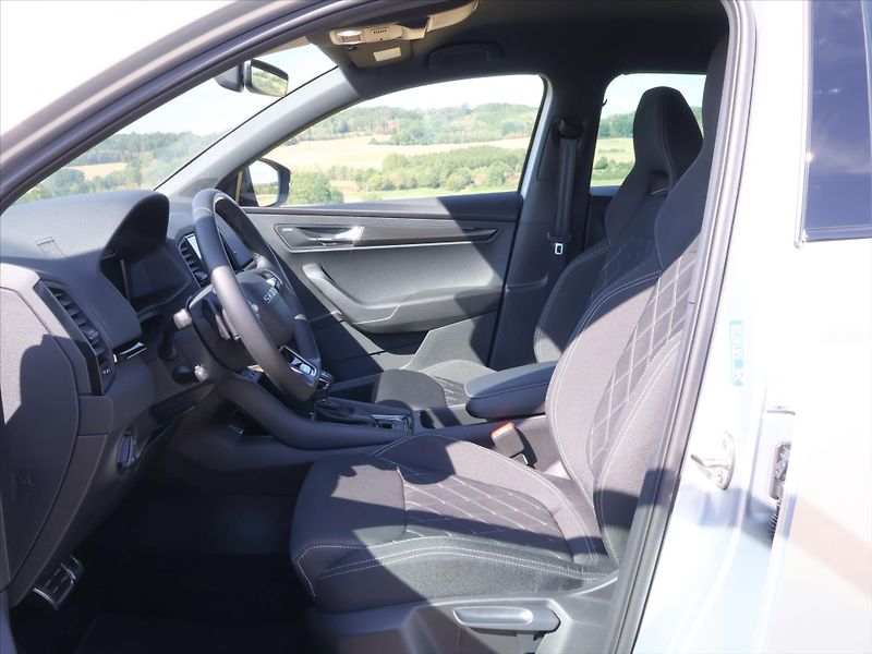 Škoda Karoq 2,0 2.0 TDI Sportline 4x4 DSG - fotka 13 z 35