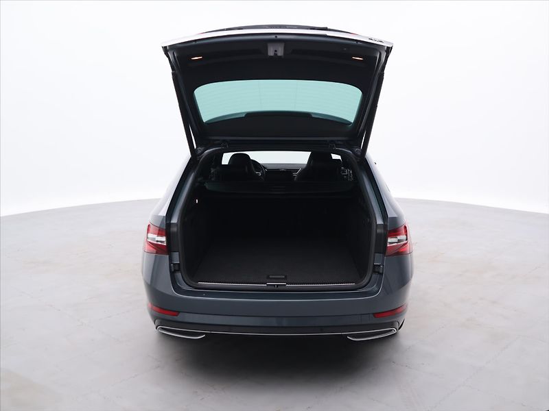 Škoda Superb 2,0 TDI 140kW DSG Sportline 4x - fotka 9 z 31