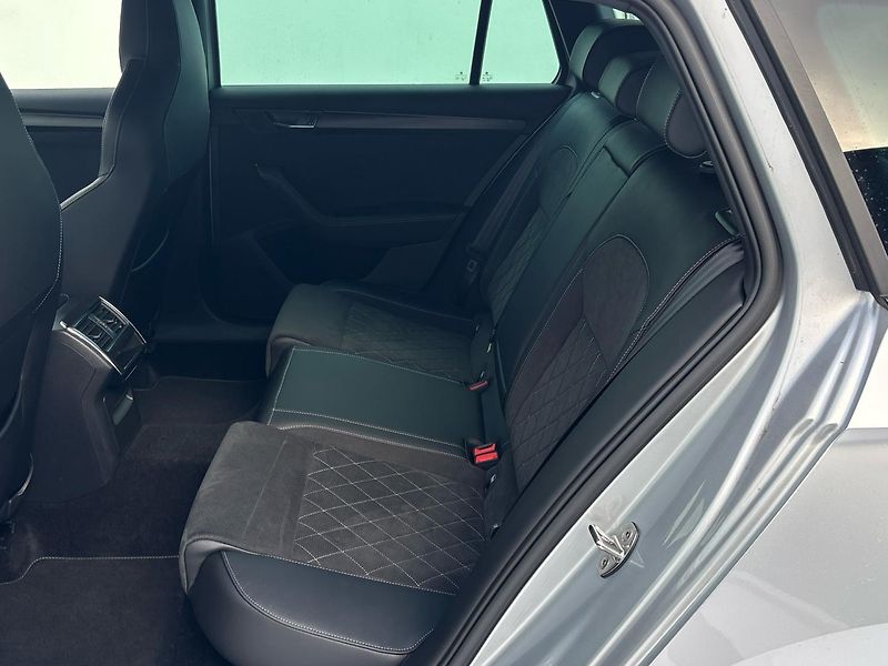 Škoda Superb Sportline 4x4 DSG - fotka 8 z 29