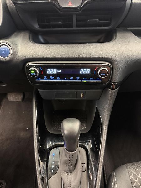Toyota Yaris 1.5 hybrid 68 kW - fotka 14 z 21