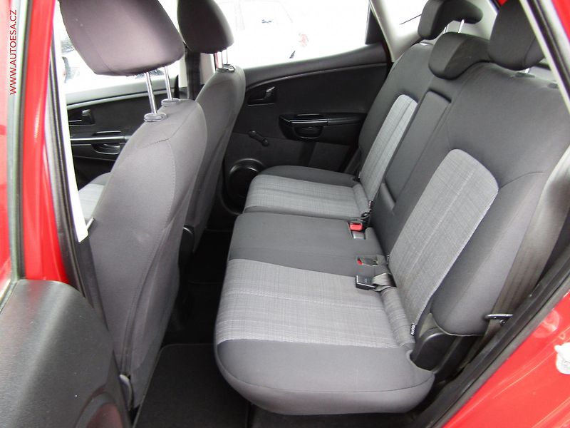 Kia Venga (2010) 1.4CVVT, ČR, TZ - fotka 10 z 17