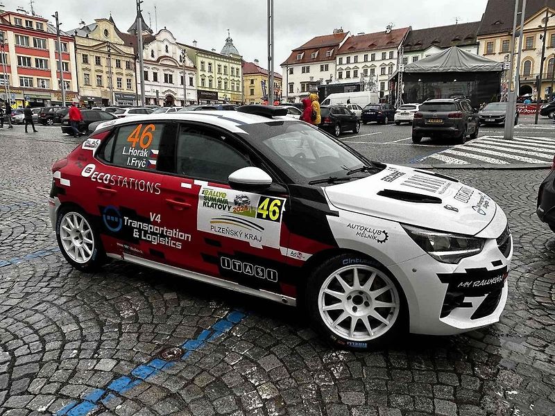 Tragédie, která se odehrála v rámci 58. ročníku Rallye Šumava, kdy po nehodě zemřela navigátorka Alena Krejčíková (41), nezasáhla jen příznivce rallye, ale její kamarády, jelikož byla na Klatovsku doma.