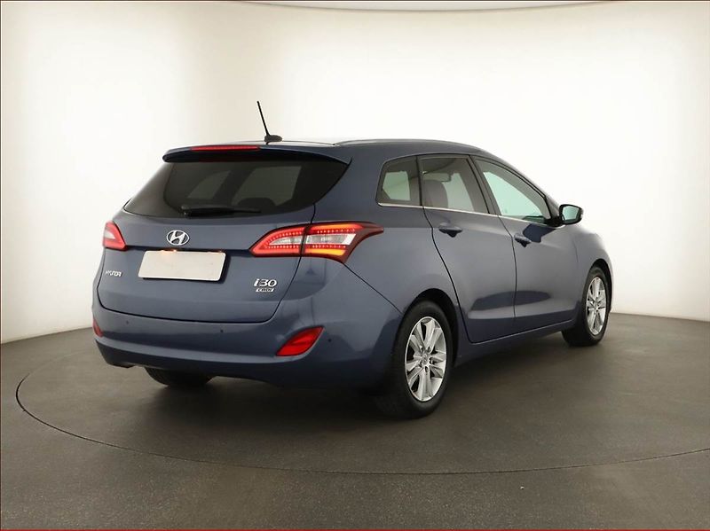 Hyundai i30 (2014) 1.6 CRDi, Automat, Navi - fotka 5 z 16